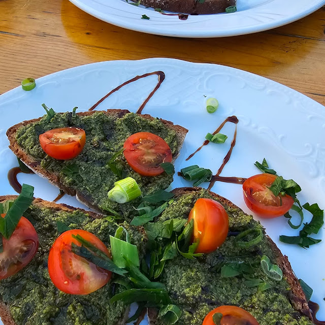 Vorspeise Frankfurter Griesosse Pesto