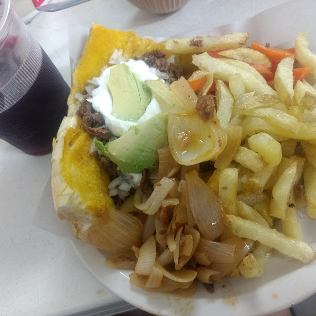 Torta de Cecina Zanahorias Papas Fritas Y Cebollas Asadas