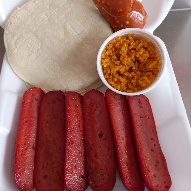 Combo de 3salchichas Con Arroz Salsa Y Tortillas