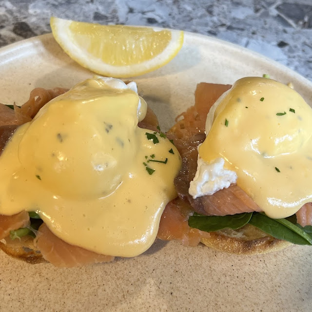 Traditional Eggs Benedict with Smoked Salmon and Hollandaise Sauce