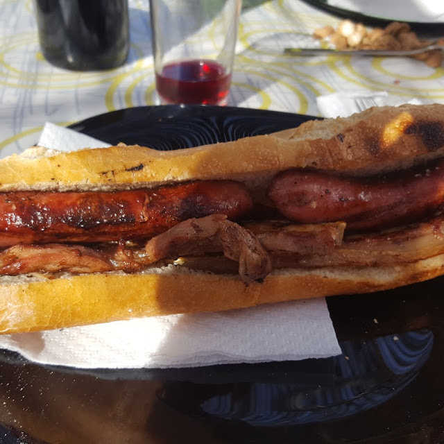 Bocadillo de Panceta Y Longaniza A la Brasa