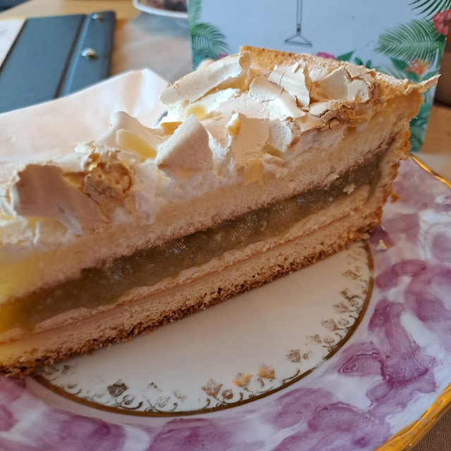 Stachelbeer Baisertorte