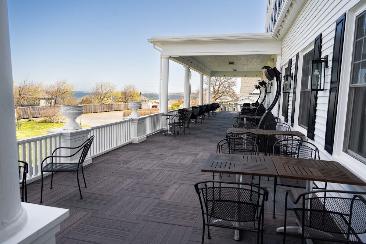 Emerson Inn Parlor Bar