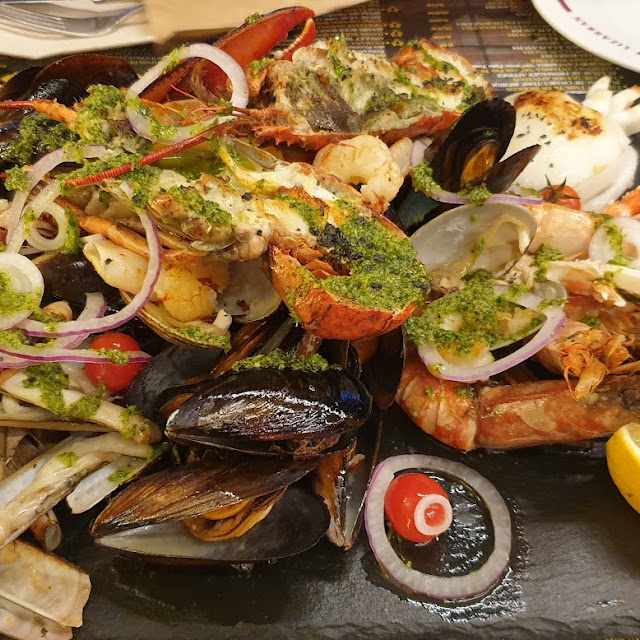 Fruits de Mer Boqueria Avec Homard Mariscada Boqueria Con Bogavante