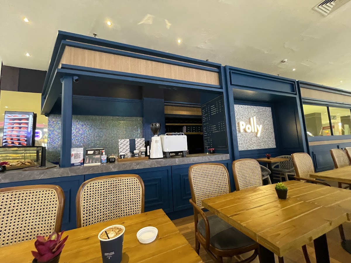Polly Cafe