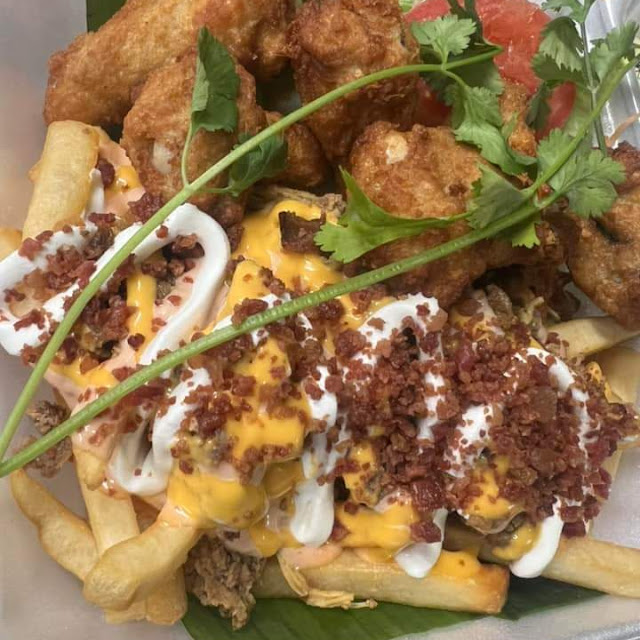 Chicken Wings with Cheese Fries
