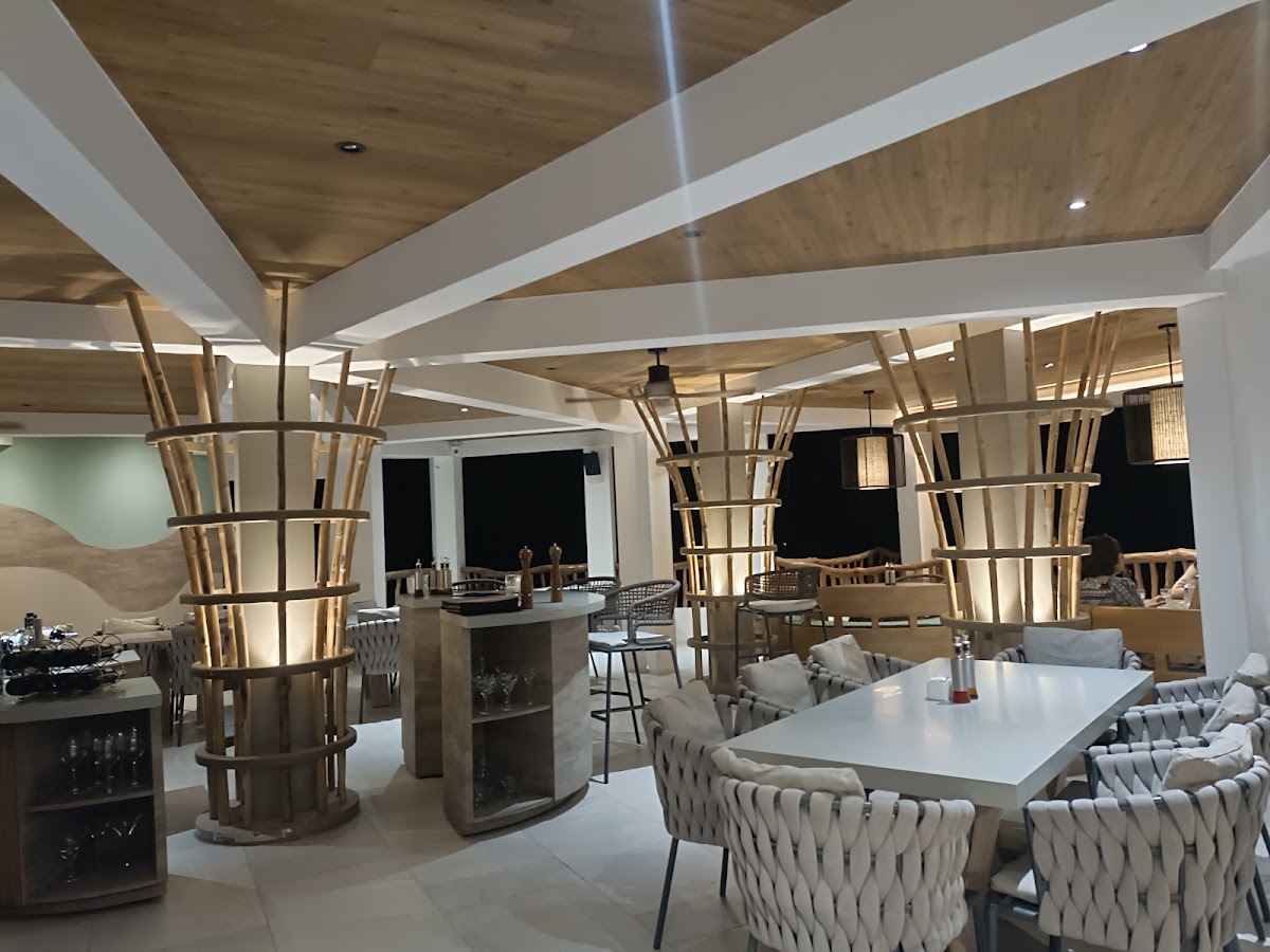 Altrov’e Pizzeria Anilao