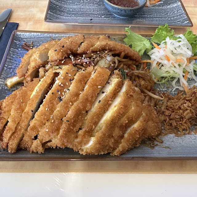 Udon Noodle Mit Frittierten Hähnchen