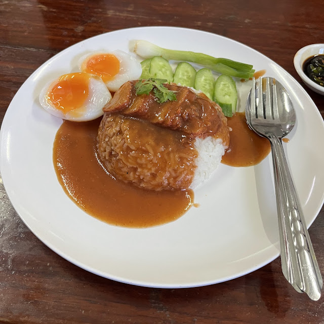ข้าวหมูแดง red pork with rice