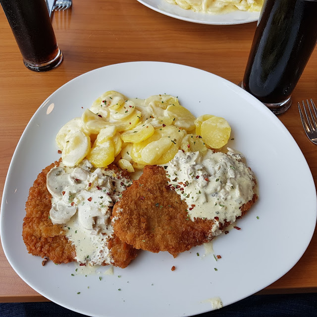 Schnitzel Mit Plizsauce Und Kartoffelgratin