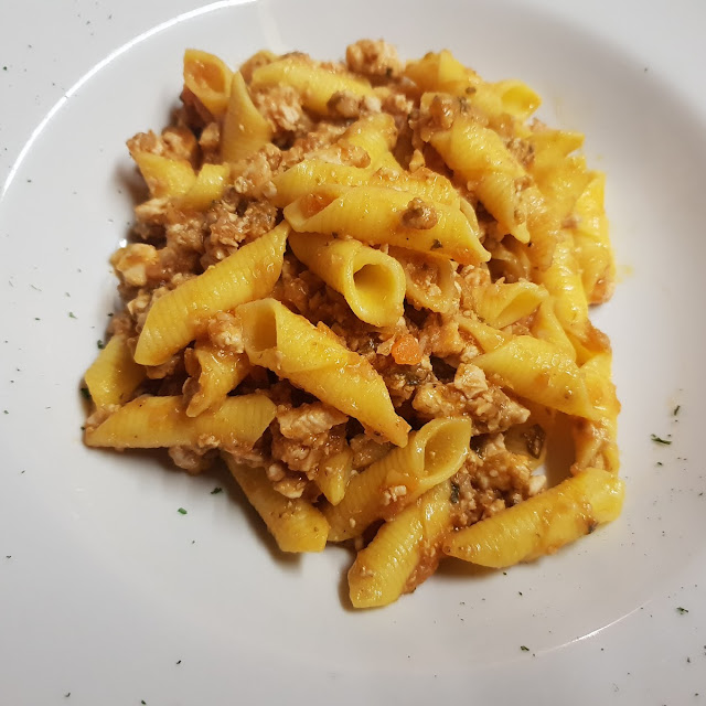 Garganelli Al Ragù Di Pollo E Rosmarino