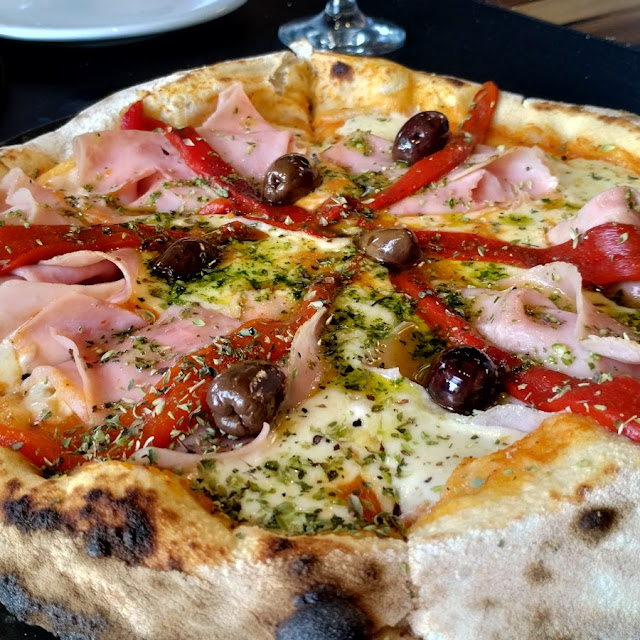 Pizza Jamón Y Morrones