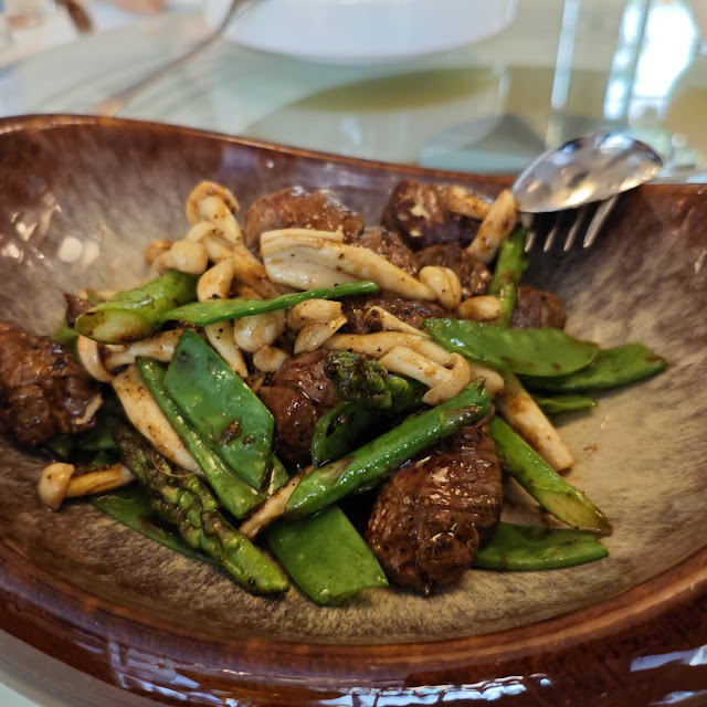 Dados de Carne de Vaca Vieja Con Setas