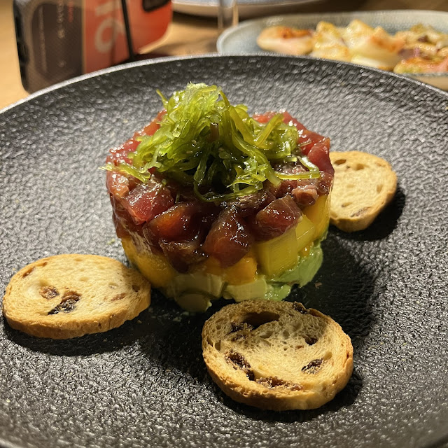 Tartar de Atún Rojo Con Aguacate Y Mango