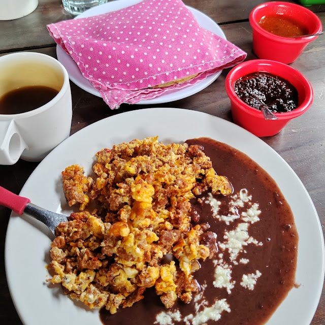 Huevo Con Longaniza