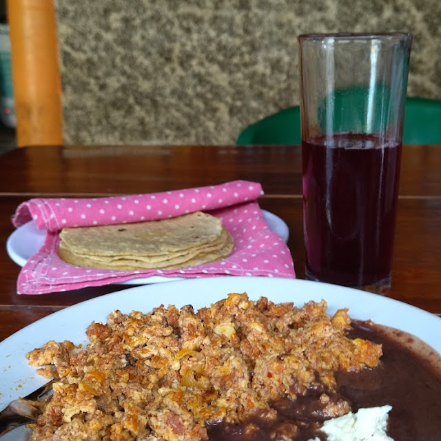 Huevos de Rancho Con Longaniza Misanteca