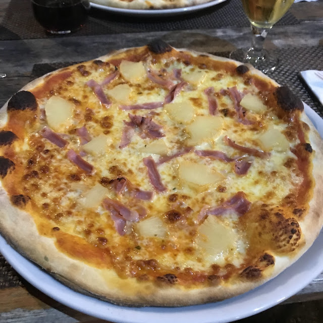 Pizza Hawaïe Avec Jambon Et Ananas