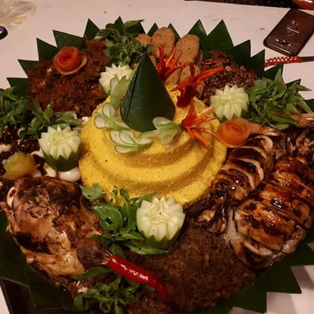 Nasi Tumpeng Bambu Kuning