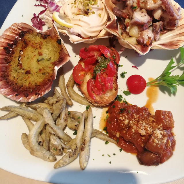 Piatto Fritto Di Pesce CO Capesante E Vari Pesci Molto Buono