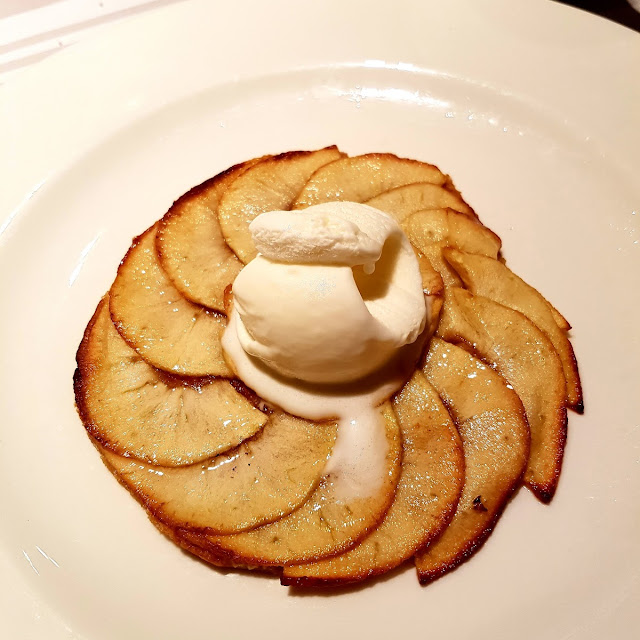 Tarta de Manzana Y Helado de Vainilla