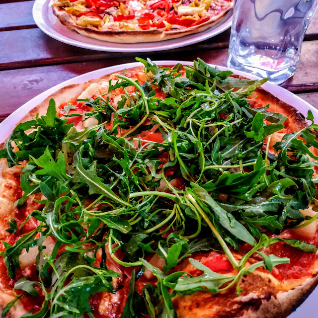 Prosciutto E Ananas Rucola