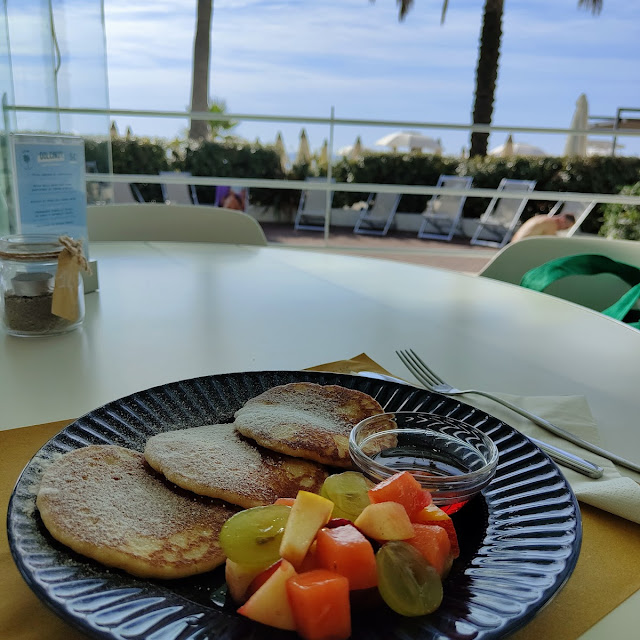 Pancakes Sciroppo D'acero E Frutta