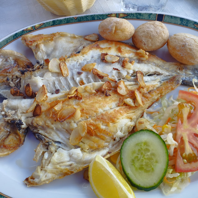 Gegrillter Fisch Mit Knoblauch