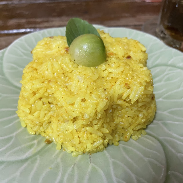 ข้าวผัดขมิ้น