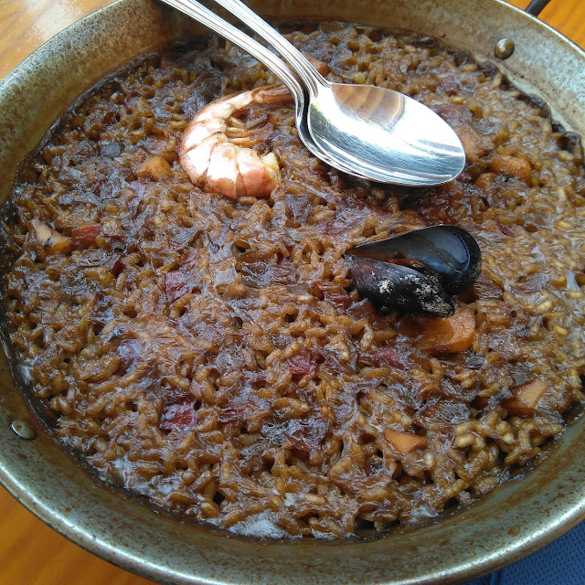 Paella Para Dos de Arroz Negro