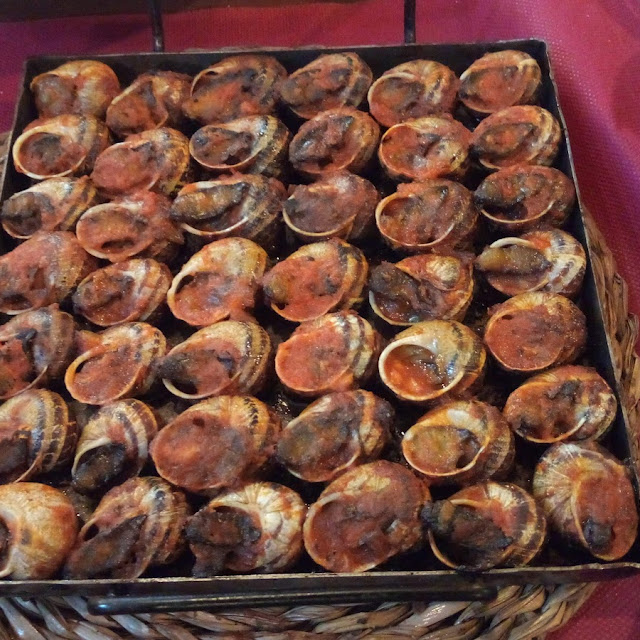 Cargols A La Llauna Amb Tomàquet