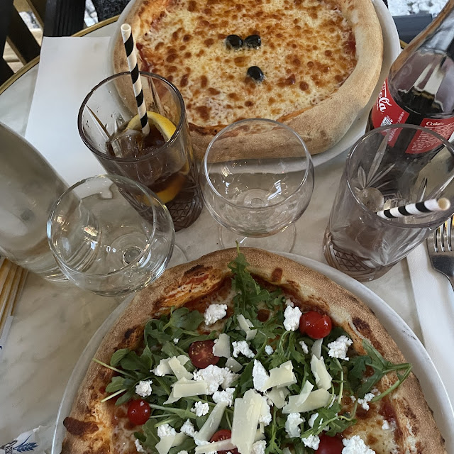 Pizza Truffle and Arugula