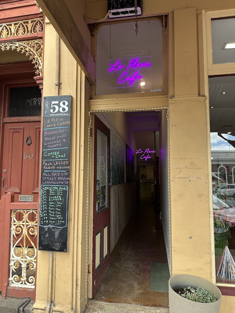 Le Fleur Cafe