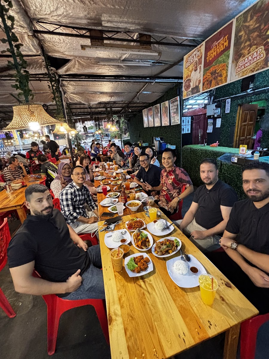 Ekonomi Tomyam Shellout Bayan Baru