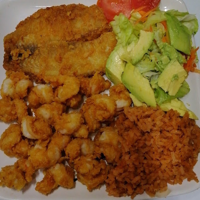Camaron Y Pescado Empanizado Con Su Guarnición