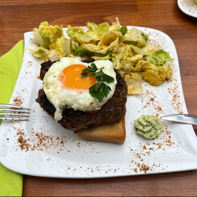Steaktoast Mit Salat