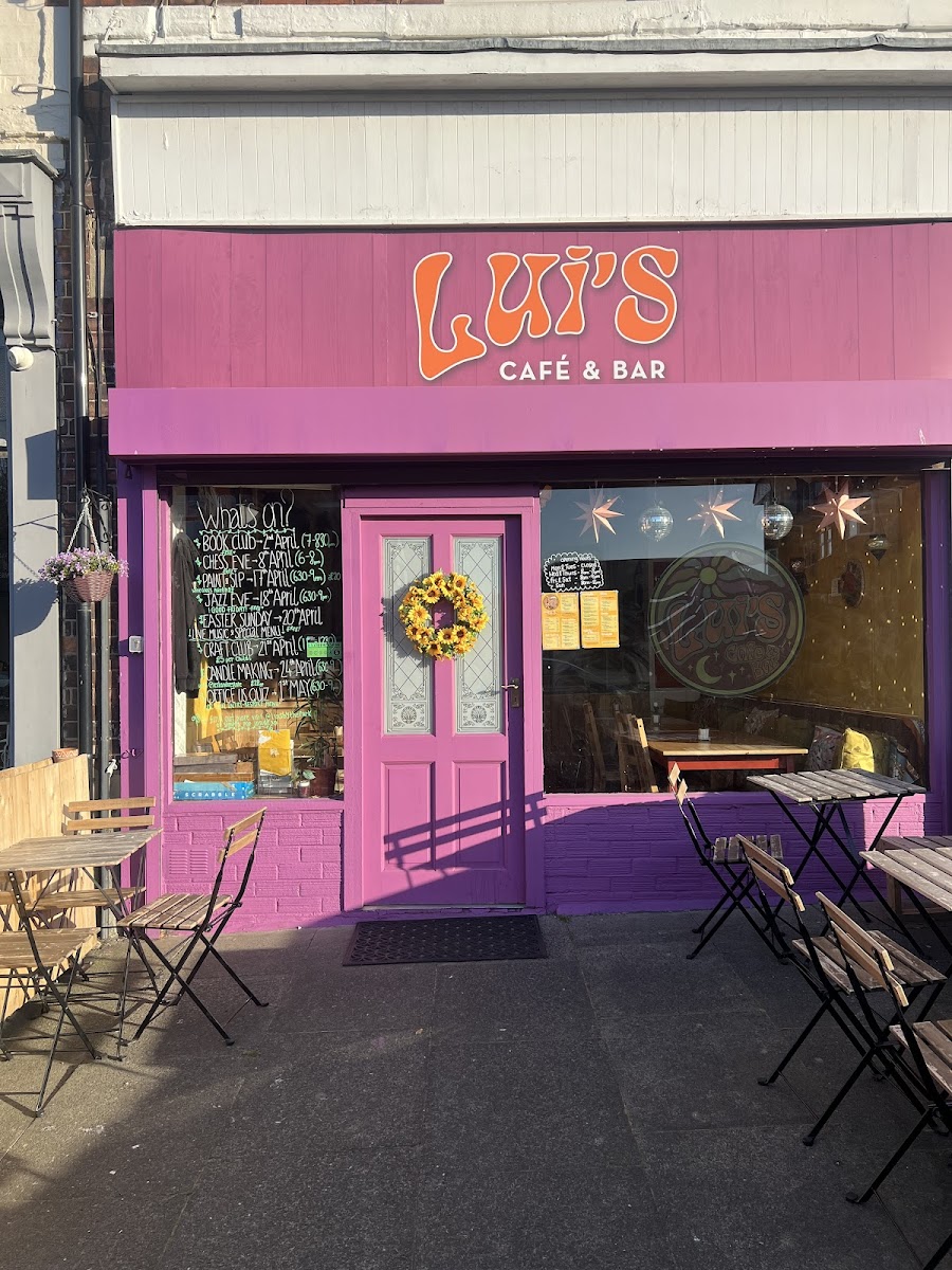 Lui's By The Park