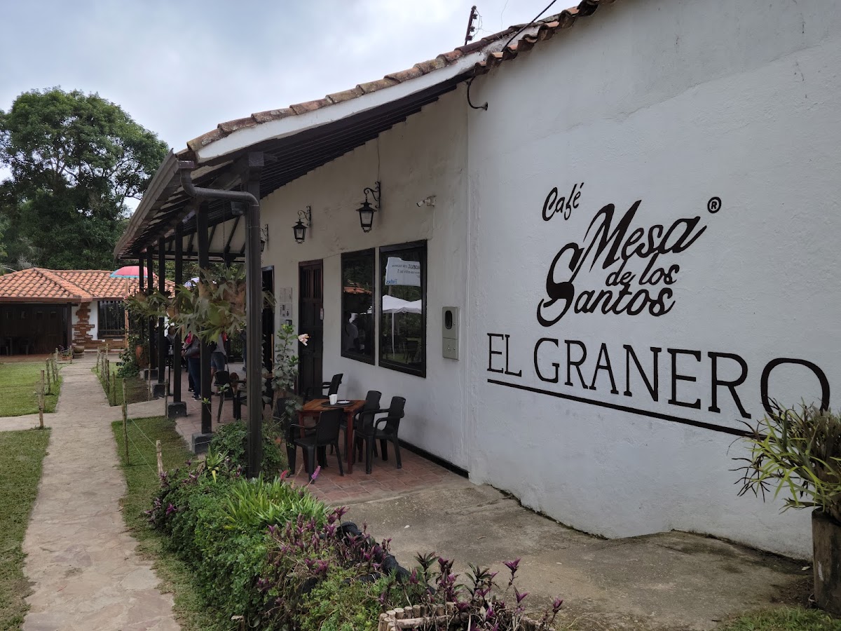 The Barn: Mesa de los santos Coffee
