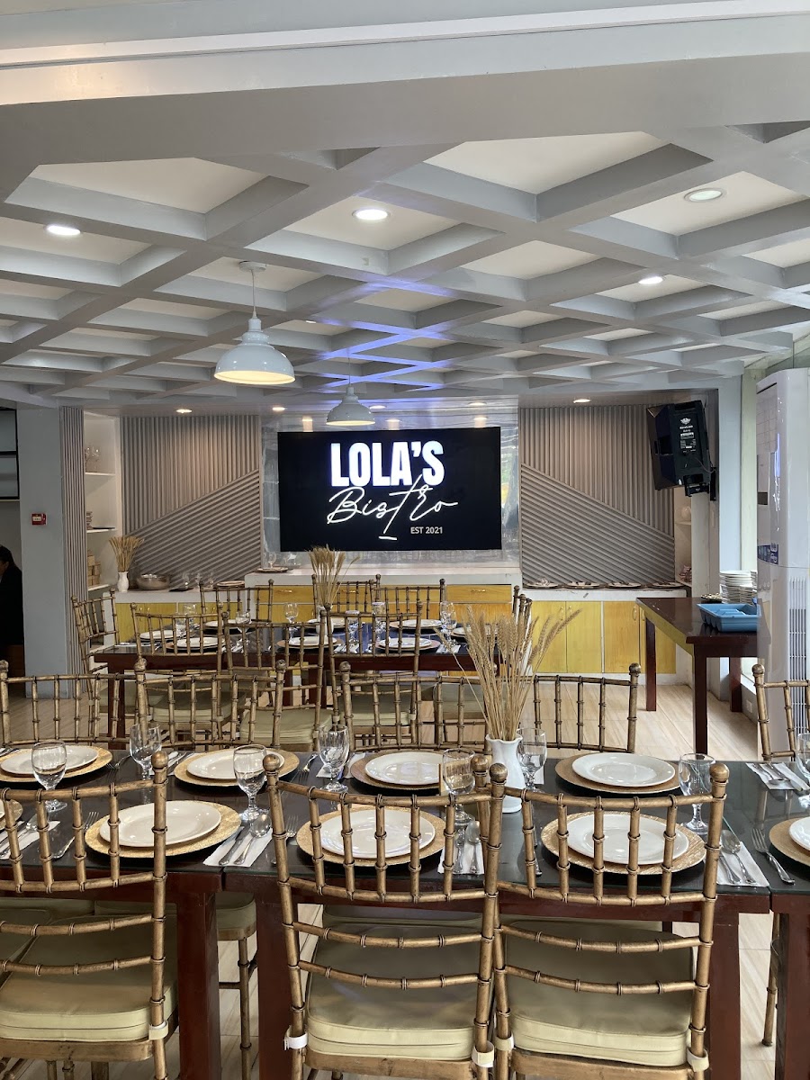 Lola's Bistro