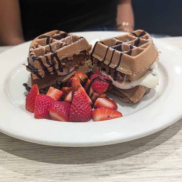 Cannoli Waffle
