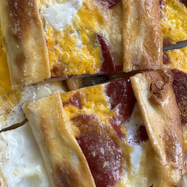 Sucuklu Yumurtalı Kaşarlı Pide