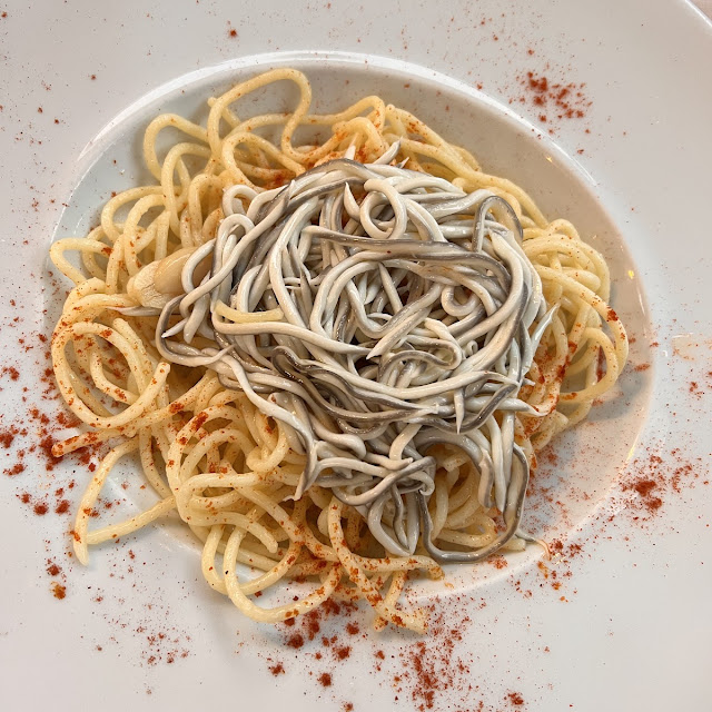 Espaguetis Con Gulas Y Ajo Picante