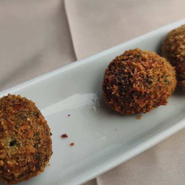 Croquetas de Espinacas Y Piñones