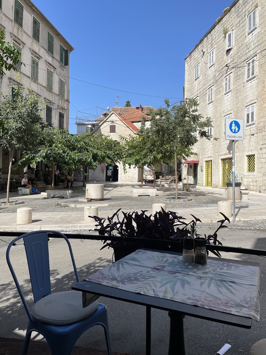 Oko podne