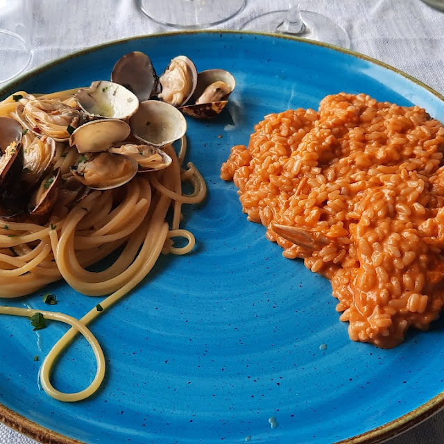 Spaghetti Vongole E Risotto Crema Di Scampi