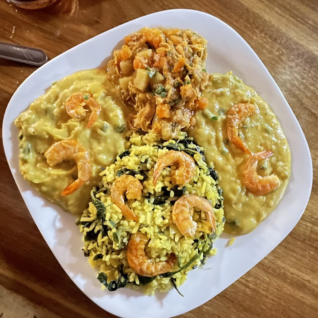 Vatapá de Camarão Com Arroz Paraense E Galinha Picante