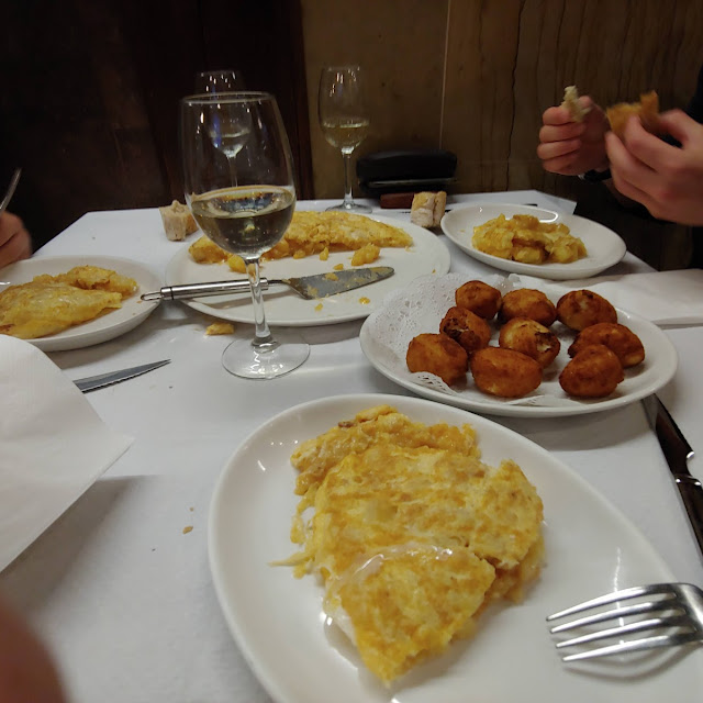 Tortilla de Patatas Y Croquetas de Jamón