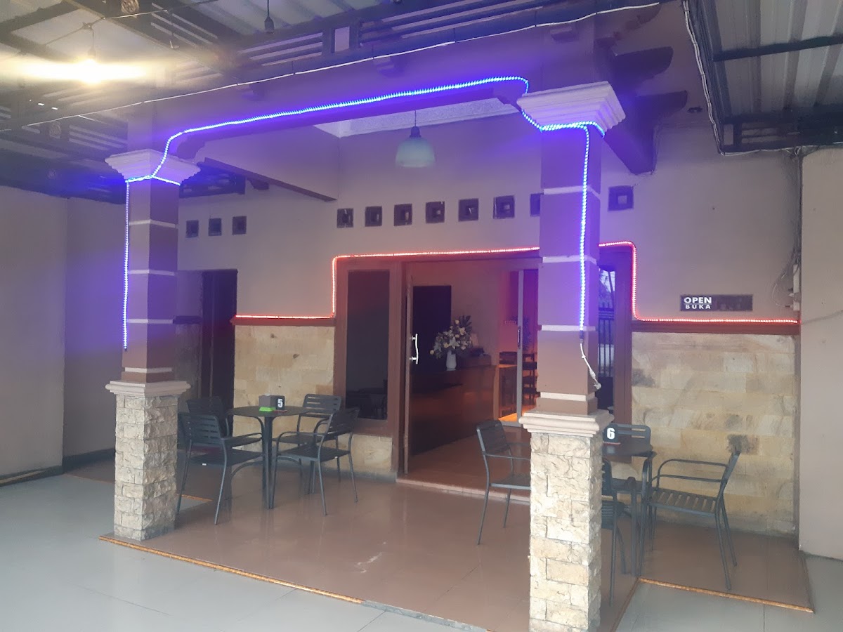 Keke Cafe & Karaoke