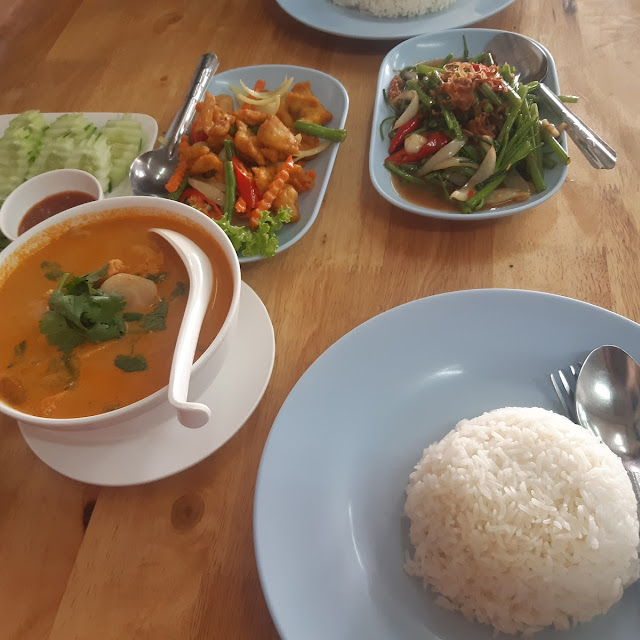 Tomyam Seafood Kailan Omelette & Steamed Rice