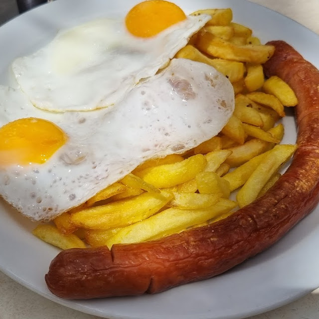 Frytki Jajka I Kiełbasa