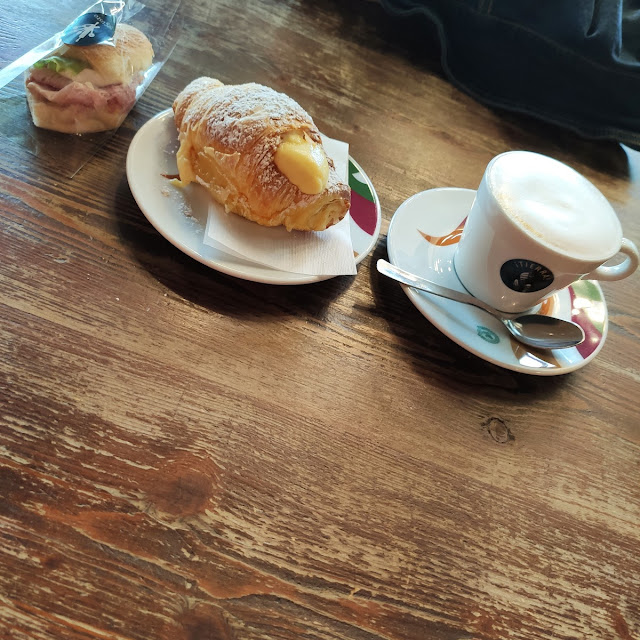 Cappuccino Brioche Panino